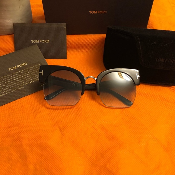 Gorgeous Tom Ford Sunglasses Like new - Picture 3 of 7